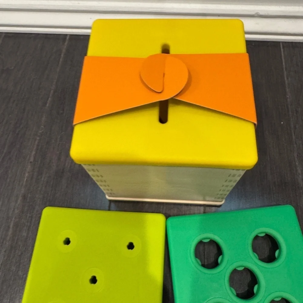 NWT Lovevery Babbler Kit Coin Carrot Fine Motor Colorful Wooden Box for Toddler